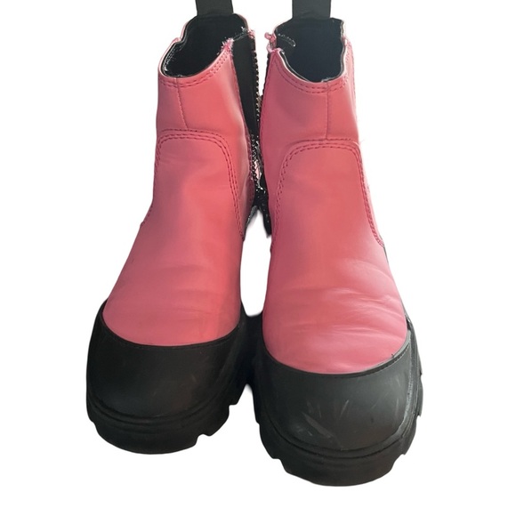 ZARA Girls Rubberized Pink/Black Ankle Boots - Picture 4 of 7